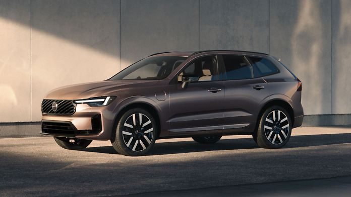 Volvo XC60 and XC90 plug-in hybrids get longer electric ranges