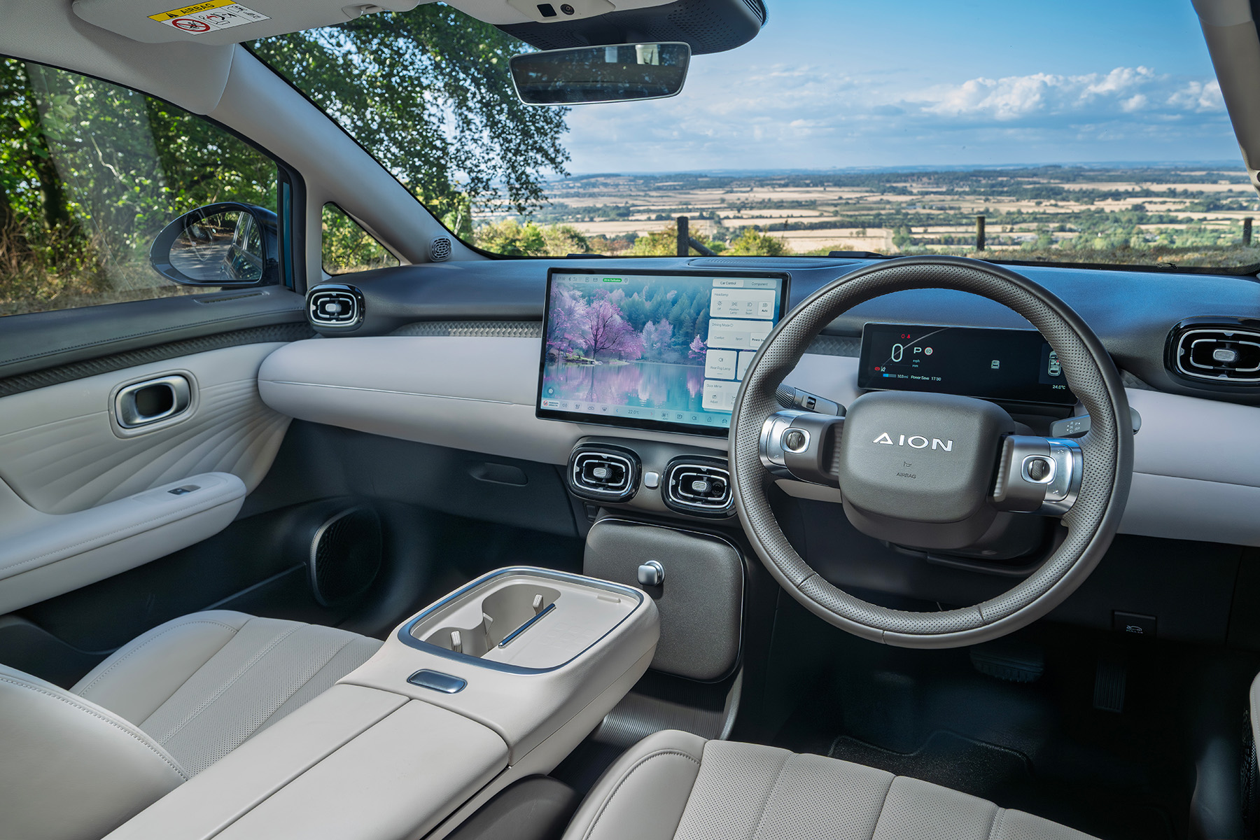 AION UT front interior view | Expert Rating