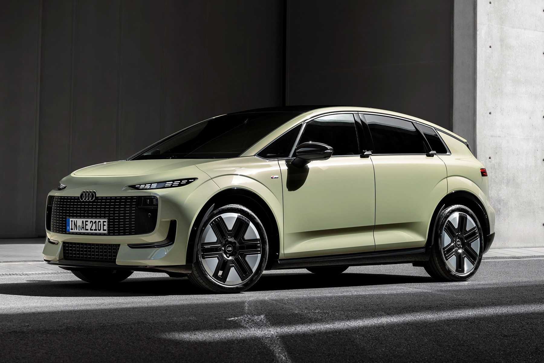 Audi A2 e-tron front view | Expert Rating